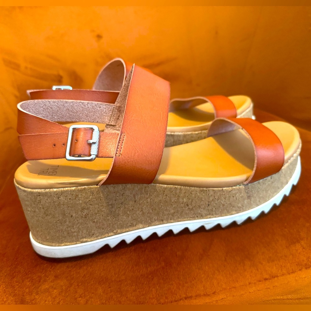 Time and Tru - Chunky Brown Wedge
Sandals Size 9